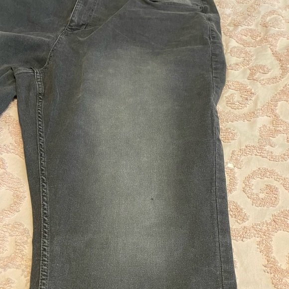 The Perfect Jean NYC Athletic Fit w/ stretch! 46 x 28 excellent condition - Picture 8 of 9